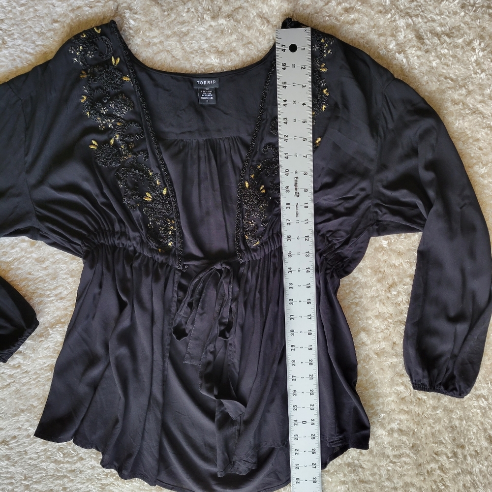 Torrid self-tie duster with black and gold embroidered Challis size 0 - Picture 8 of 11